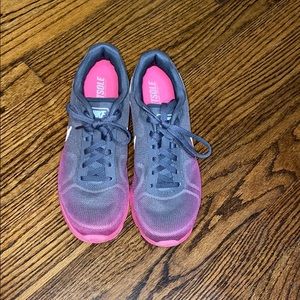 Womens Nike Air max sequent